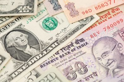 Black Swan Author Says Trump Is 'Exacerbating' Dollar's Decline, Balaji Sees Gold's Return As 'Reserve Currency Of The State'