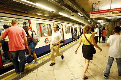 London travel news LIVE: Severe delays on Jubilee and Piccadilly lines
