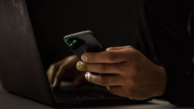 How to protect yourself from the WhatsApp scam that steals your identity and asks contacts for money