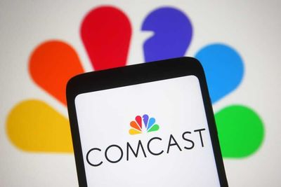 Is Comcast Stock Underperforming the S&P 500?