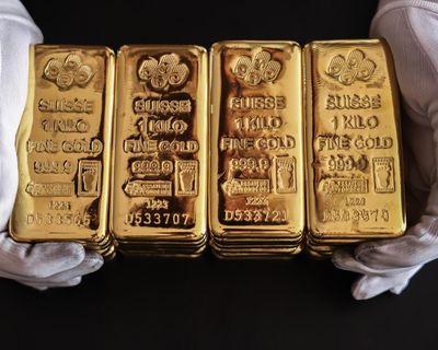 Gold price hits record high as investors seek safe haven
