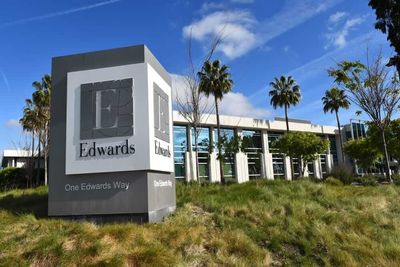Edwards Lifesciences Stock: Is EW Outperforming the Healthcare Sector?