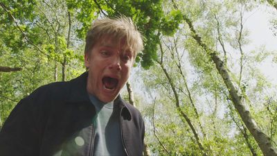 Emmerdale spoilers: Cliff-jump aftermath… Robert howls at the sight of Aaron's lifeless body