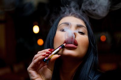 Young Mom's Lungs Fill Up With Toxic Vape Oil After 300 Puffs a Day: 'I Thought I Was Having a Heart Attack'