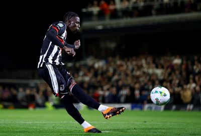 Grimsby fined after fielding ineligible player against Manchester United