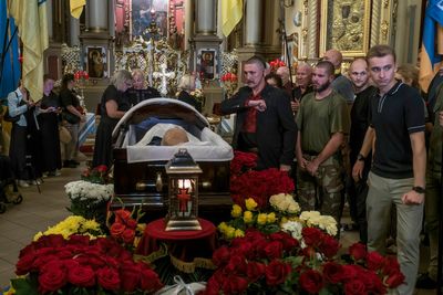 Hundreds mourn pro-Western Ukrainian politician who was gunned down in the street