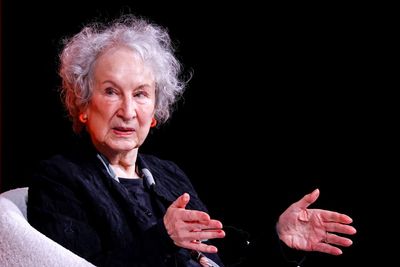 Margaret Atwood releases satirical short story critiquing book bans in Canada