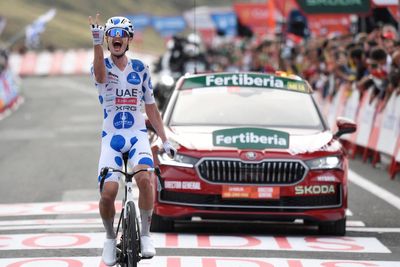 Jonas Vingegaard reclaims Vuelta a Espana lead as Jay Vine wins second stage
