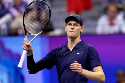 US Open fan attempts to reach into Jannik Sinner’s bag as security steps in