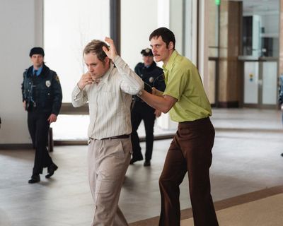Dead Man’s Wire review – Gus Van Sant calls the shots with surreal true-crime thriller