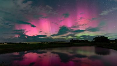 Cannibal solar storm sparks dazzling northern lights across Europe and North America (photos)