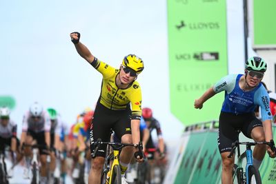 Tour of Britain: Olav Kooij surges to sprint victory on stage 1 in Southwold