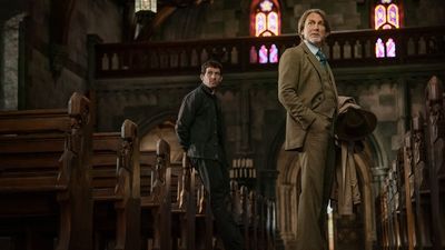 Knives Out 3 gets a limited 2-week run in theaters, despite director Rian Johnson pushing Netflix to put the film in "as many theaters for as long as possible”