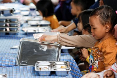 Some 400 Indonesian school children fall ill after eating free school meals