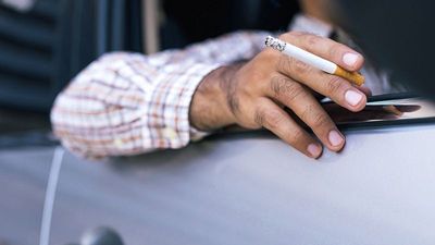 Men exposed to secondhand smoke in childhood may pass lung problems to their own kids, study says