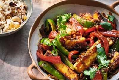 How to make stir-fried peppers with paneer at home