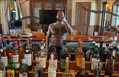 Drake addresses speculation over 'fake abs'
