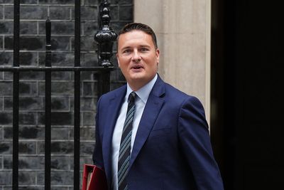 Streeting says officers should ‘police streets not tweets’ after Graham Linehan arrest