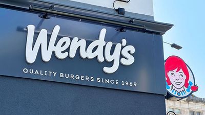 How did Wendy’s nightmare customer pay for his drink – by throwing an alligator through driv-thru window