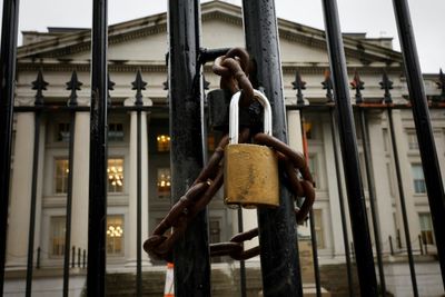 US 30-Year Treasury Yield Touches 5% As Global Bond Sell-Off Deepens