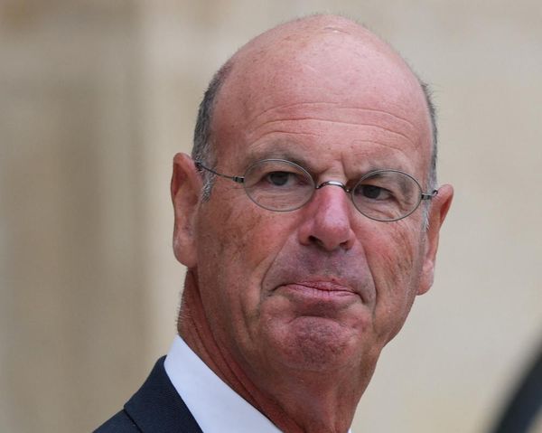 Budget compromise needed if PM ousted, says French finance minister