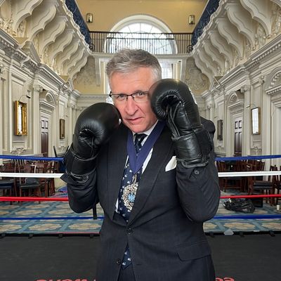Lord Mayor of the City of London to fight NYC firefighter in charity bash