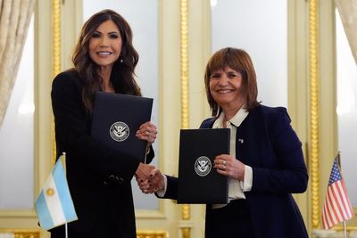 Argentinian officials forced to fly home from US after Kristi Noem failed to inform them visa ceremony was canceled: report