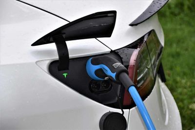 Nio Just Set a New Delivery Record. Should You Buy NIO Stock Here?