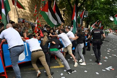 Pro-Palestinian Protest Forces Vuelta Stage To Be Shortened