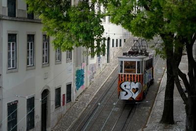 What to know about the streetcar derailment in Lisbon that killed 15 people