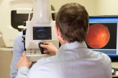 Opticians to treat common eye problems under new government plans