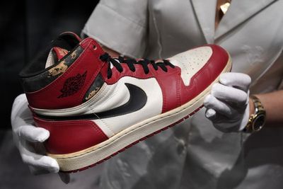 Legendary coach and exec behind historic Michael Jordan deal dies aged 88
