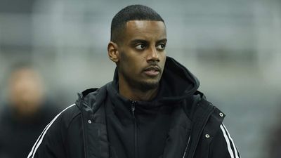 Alexander Isak ‘Snubbed Premier League Rivals’ Before Liverpool Transfer