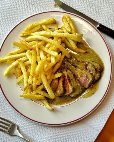 David Ellis reviews Le Relais De Venise: London’s busiest bistro is best left in the past