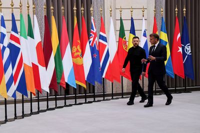 Ukraine allies push security guarantees amid US and Russian uncertainties