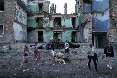 Ukraine knocks out Russian refineries as Russia kills dozens in Kyiv