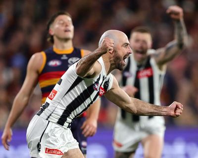 Collingwood block out the noise to stun Adelaide and book AFL preliminary final spot