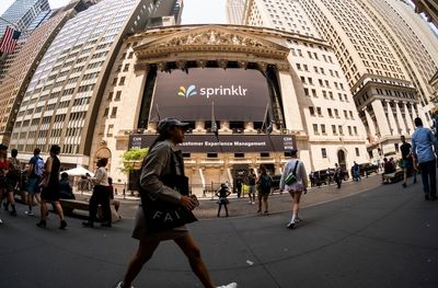 Sprinklr Analyst Highlights Strong Q2, Raised Outlook But Flags Leadership Shifts And Churn Risks