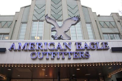 Tariff Pressures Loom Over American Eagle's Outlook Despite Recent Gains