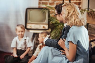 The Strange Reason Old TV Commercials Feel More Comforting Than Therapy