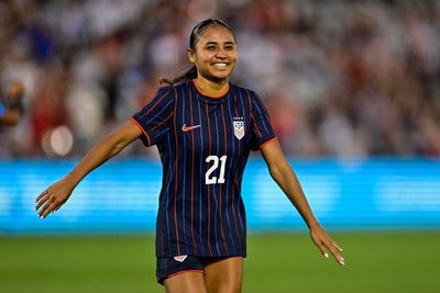 Alyssa Thompson: Chelsea strike verbal agreement with Angel City for United States international