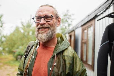 Why Are More Men Over 60 Going Off-Grid in Retirement?