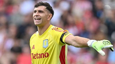 Argentina Manager Reveals Emiliano Martinez Reaction to Failed Man Utd Transfer