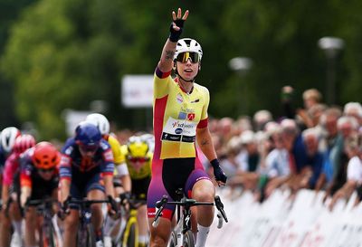 Simac Ladies Tour stage 3: Lorena Wiebes storms to third successive sprint win as echelons tear field apart