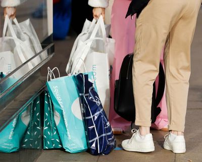 Retail sales rise but ONS apologises as statistics crisis deepens