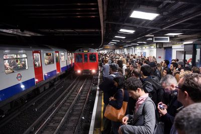 Transport for London makes last-minute plea to call off Tube strikes
