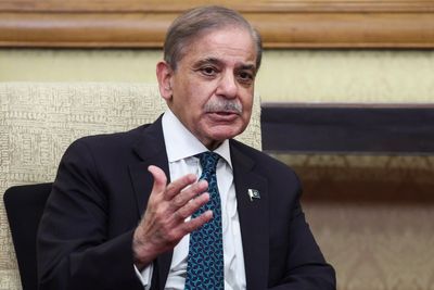 Pakistan prime minister signs $8.5 billion in investment deals with China