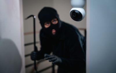 9 Burglar Tricks That Fool Even the Smartest Homeowners