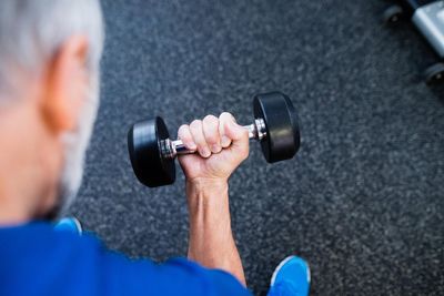 Seven mistakes a personal trainer says seniors should stop making at the gym