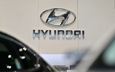 US Agents Arrest 475 In Raid On Hyundai-LG Plant
